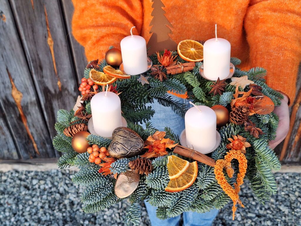 wianek adwentowy pomarańczowy z plastrami pomarańczy