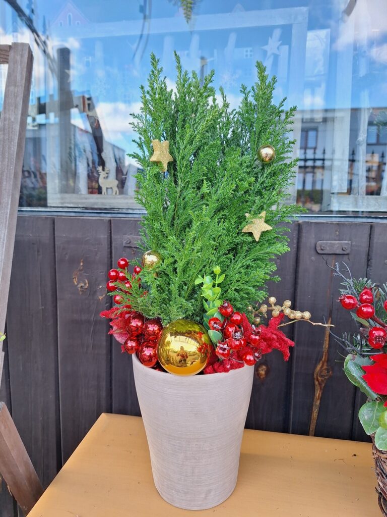 stroik choinka na cmentarz