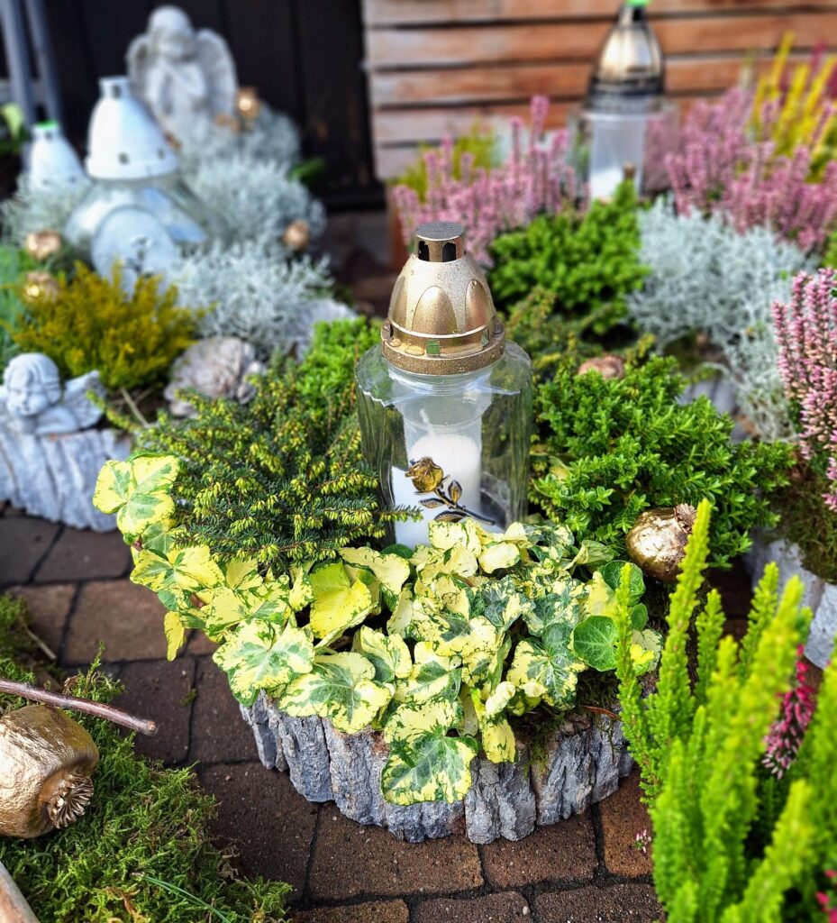 bluszcz w stroiku na cmentarz